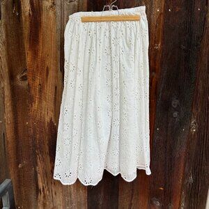 Zara New, no tags, Size M, White Eyelet Cotton Lined Skirt w pockets
